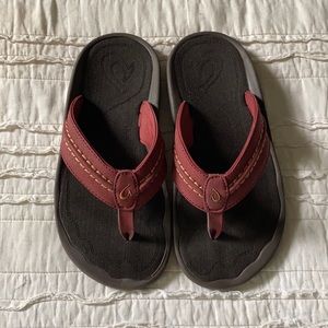 Olukai Men’s Size 7 and Women’s Size 8.5 Hokua
